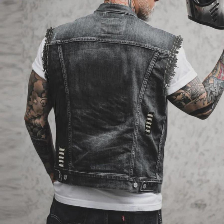 "Sort denimvest til mænd med gyldne knapper og brystlommer, retro look, egnet til hverdagsbrug og afslappede lejligheder."