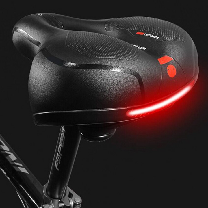 "Sort ergonomisk cykelsadel med hukommelsesskum og refleksstriber, ideel til lange cykelture for optimal komfort."