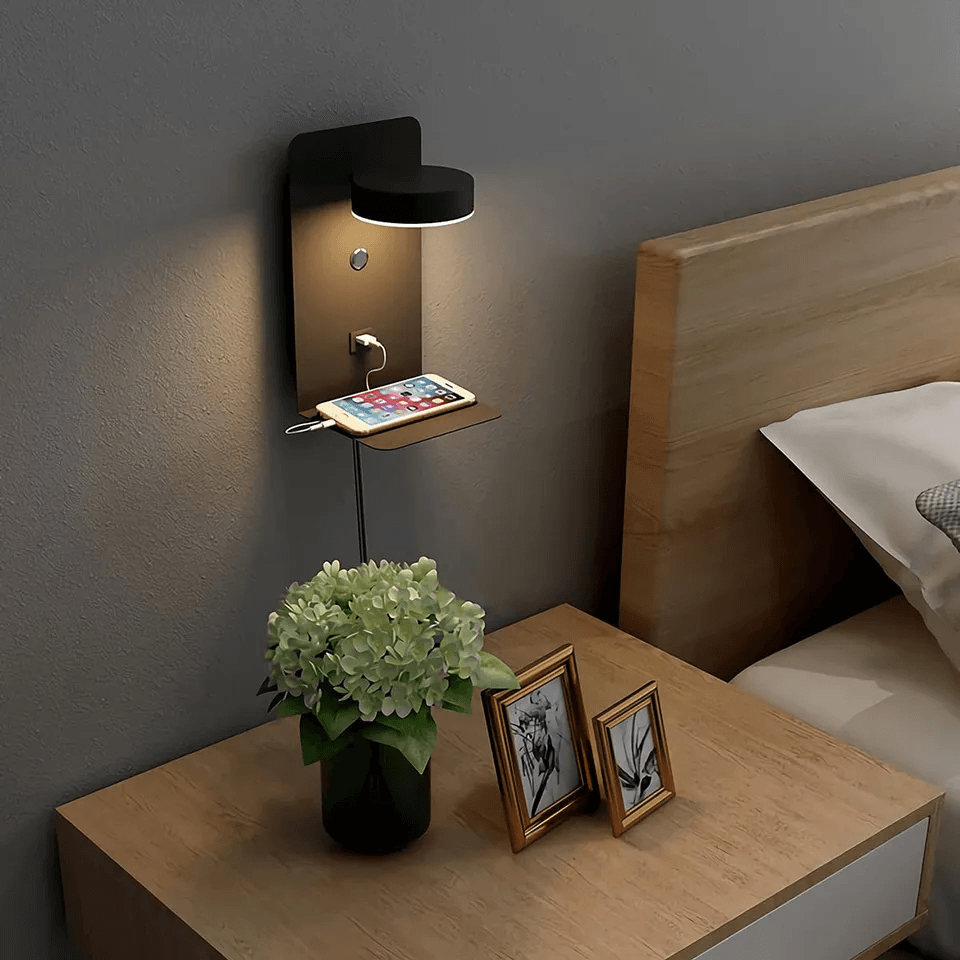 Sort smart LED-bordlampe med 330° drejefunktion, opladestation og justerbart lys. Ideel som læselampe.