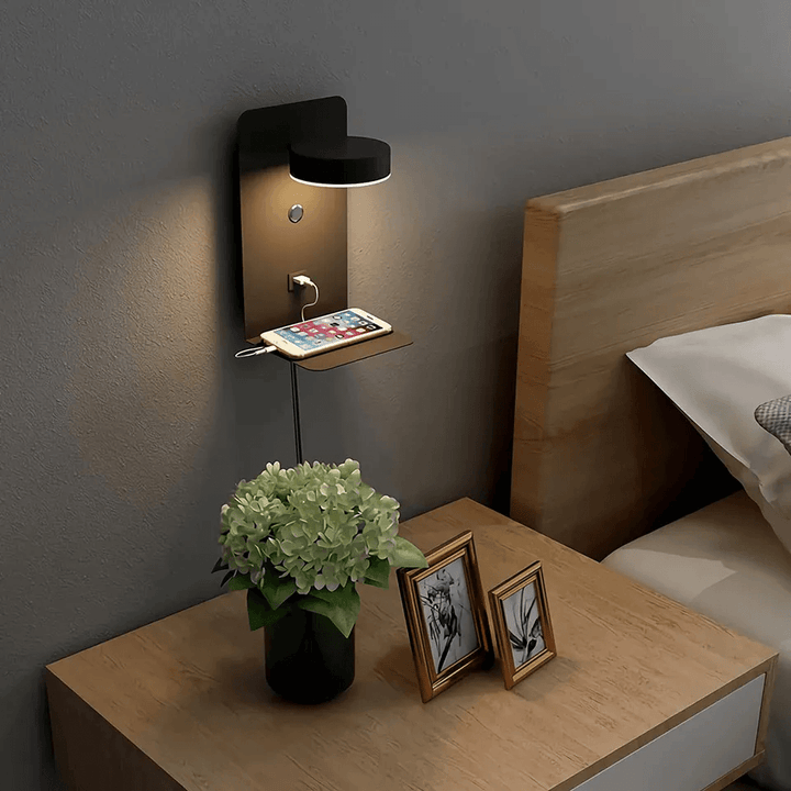 Sort smart LED-bordlampe med 330° drejefunktion, opladestation og justerbart lys. Ideel som læselampe.