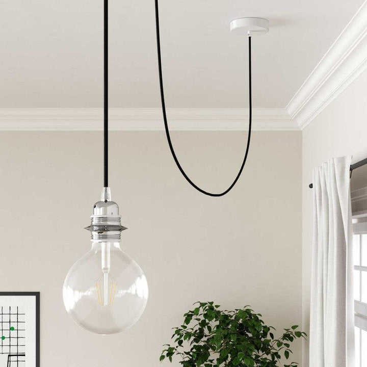 "Sort stofledning i viskose, fleksibel og elegant, ideel til lampeinstallation, giver et moderne look i hjemmet."