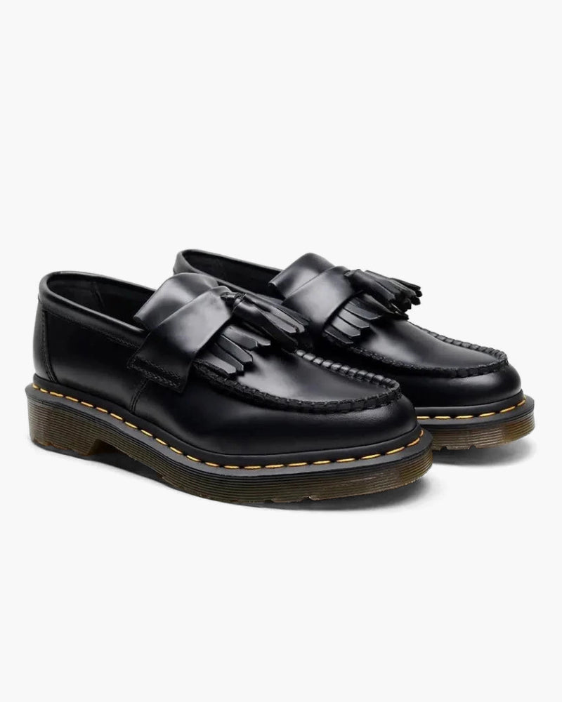 Sorte chunky platform loafers til kvinder med dekorative frynser. Moderne og stilfuldt hverdagsfodtøj.