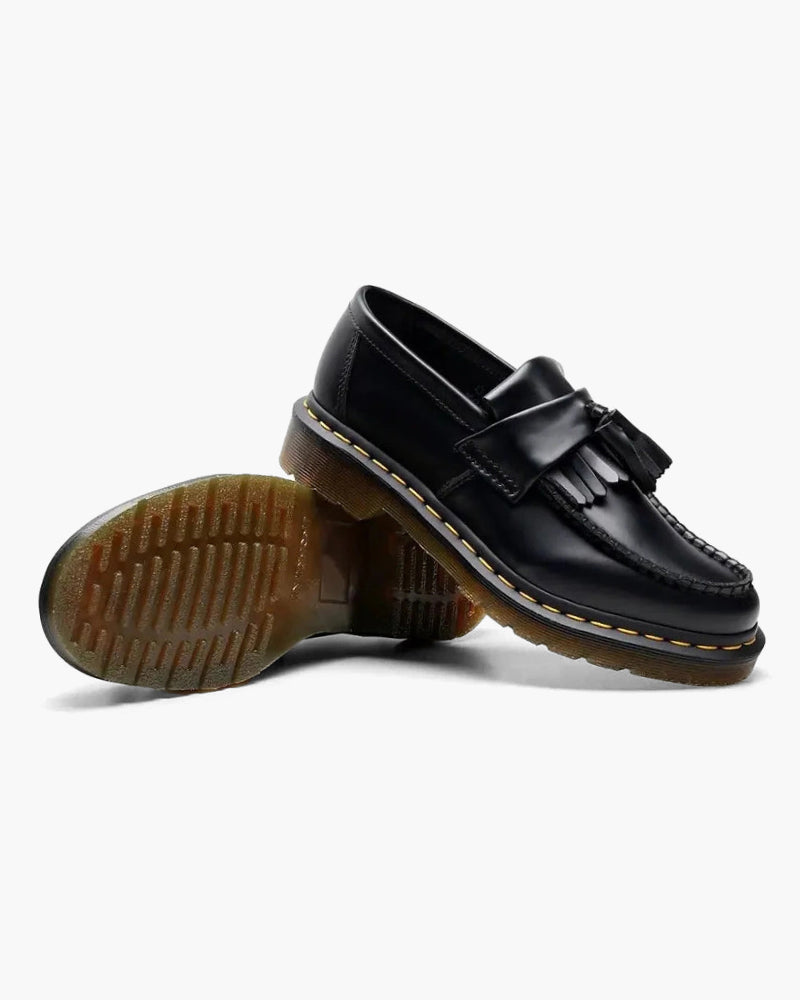 Stilfulde sorte loafers med robust platformsål og elegante frynser. Ideel til et moderne look.
