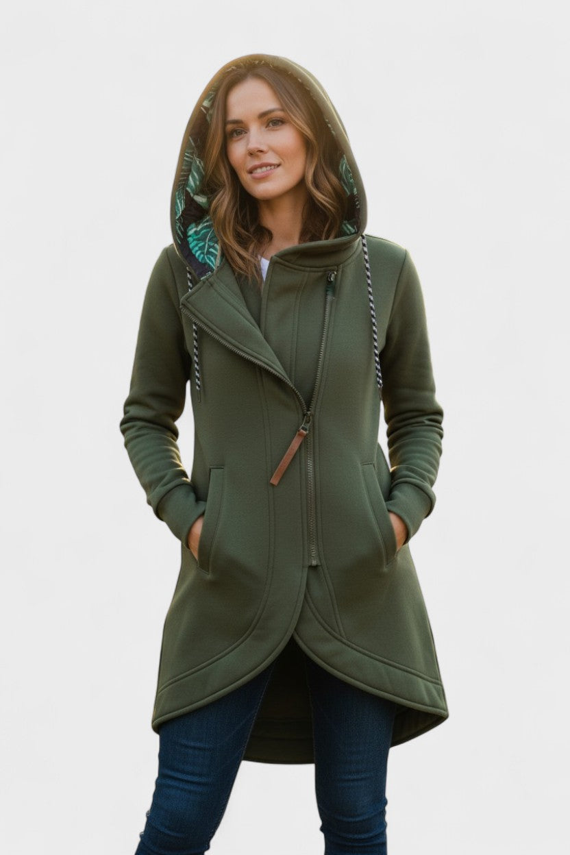 Elegant asymmetrisk overgangsjakke med hætte til kvinder, stilfuld og praktisk.