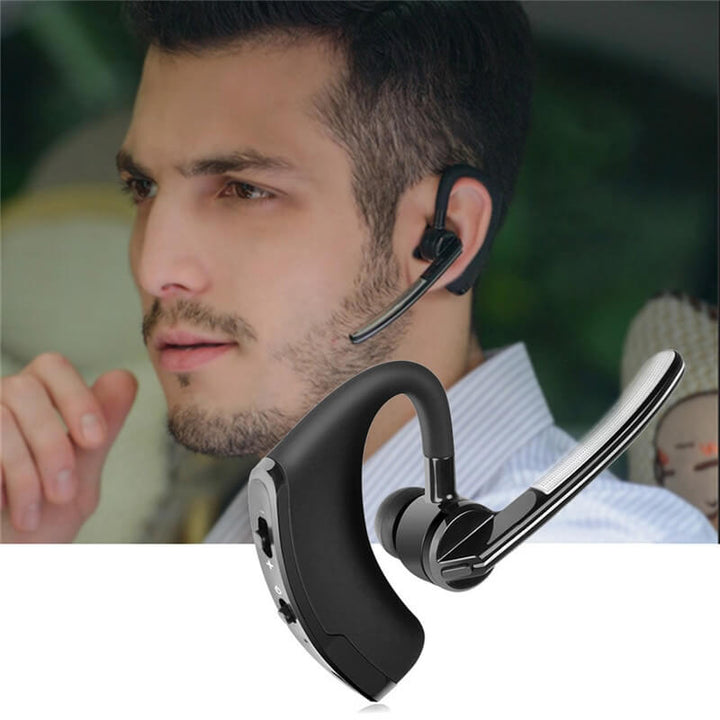 "Stilfuld Bluetooth-øretelefon til enkelt øre, svedafvisende, med støjreduktion og ergonomisk design til komfort."