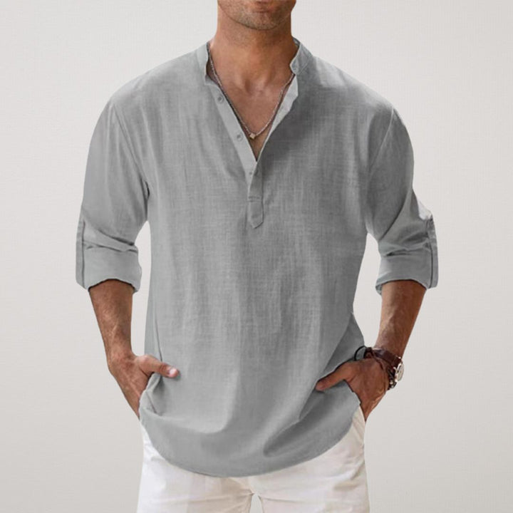 Mænds stilfulde Henley skjorte med knaplukning, designet for en slank pasform og moderne komfort.