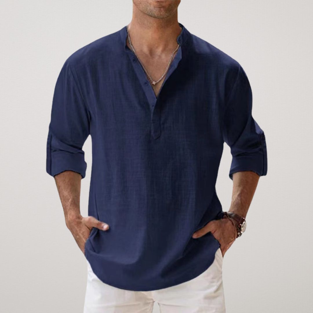 Mænds stilfulde Henley skjorte med knaplukning, designet for en slank pasform og moderne komfort.