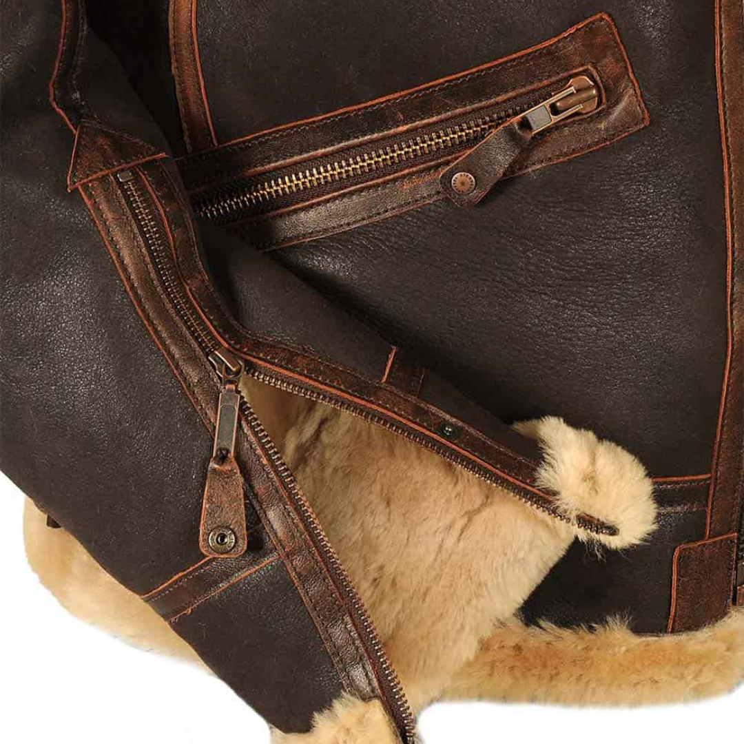 Herre pilotjakke i aviator-stil, med moderne detaljer, der fremhæver et maskulint og tidløst look.