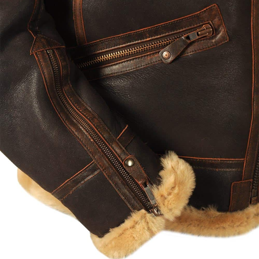 Herre pilotjakke i aviator-stil, med moderne detaljer, der fremhæver et maskulint og tidløst look.