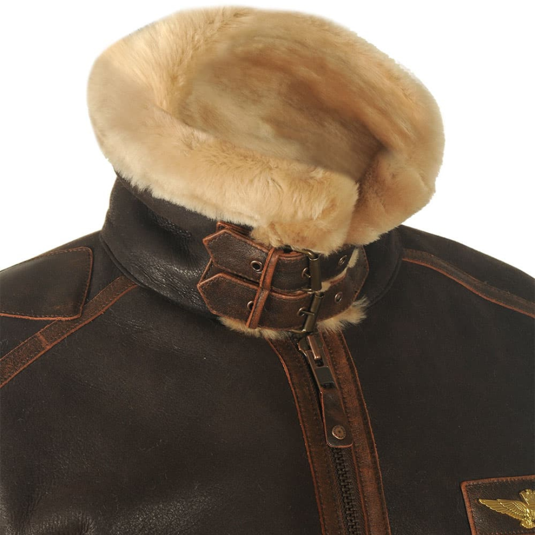 Herre pilotjakke i aviator-stil, med moderne detaljer, der fremhæver et maskulint og tidløst look.