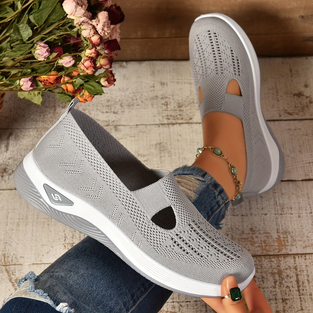 "Stilfulde dame slip-on sko i åndbart strik med komfortabel gummisål, fås i grå, grøn, lilla, lys lilla og sort."