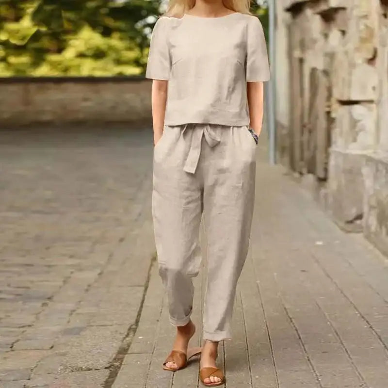 Kvinder jumpsuit-sæt i elegant design, perfekt til både afslappede og formelle begivenheder