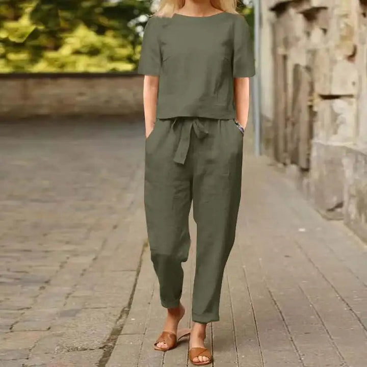 Kvinder jumpsuit-sæt i elegant design, perfekt til både afslappede og formelle begivenheder