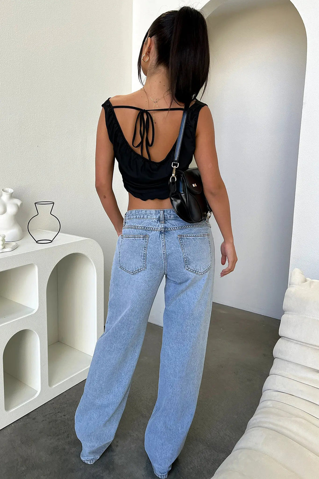 Trendy blå denim low rise jeans til kvinder med lav talje. Elegante og moderne bukser til enhver lejlighed.