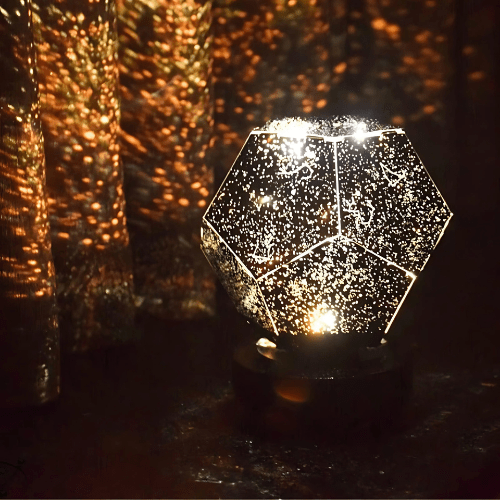 Stemningslys stjernehimmel projektor – en ideel gaveide til både børn og voksne. Perfekt til afslapning og hygge.