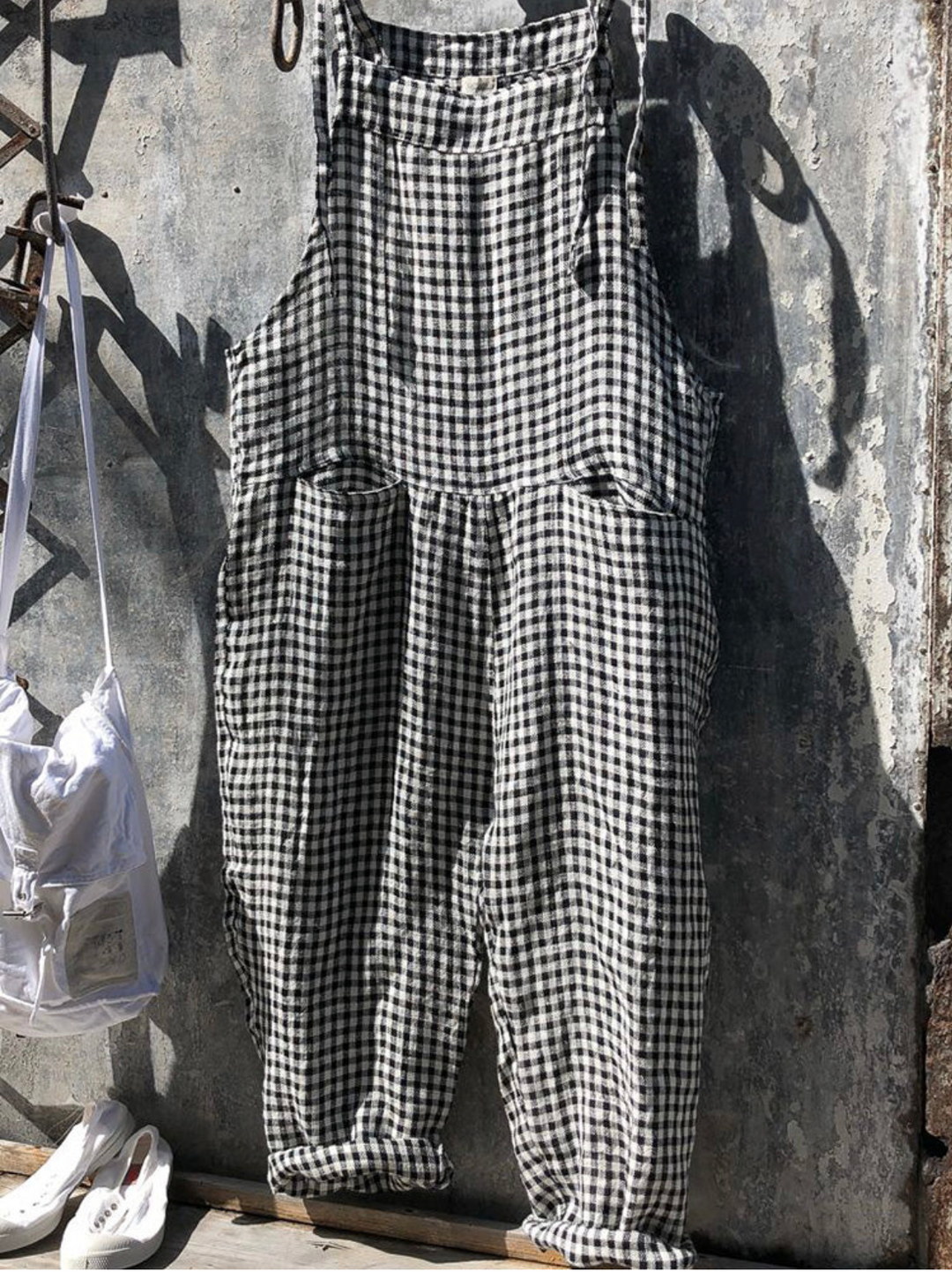 "Stribet ærmeløs jumpsuit med løs pasform og lommer. Blødt materiale for komfort og stil til daglig brug."