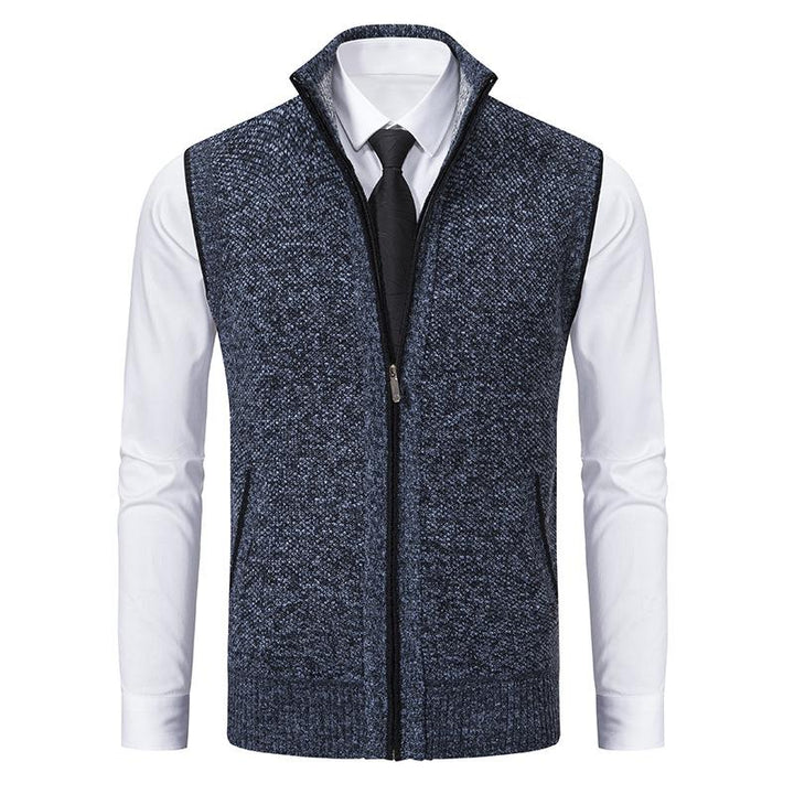 Strikket vest i klassisk stil, grå nuance, tidløs design. Perfekt til både mænd og kvinder, ideel til formelle og afslappede 