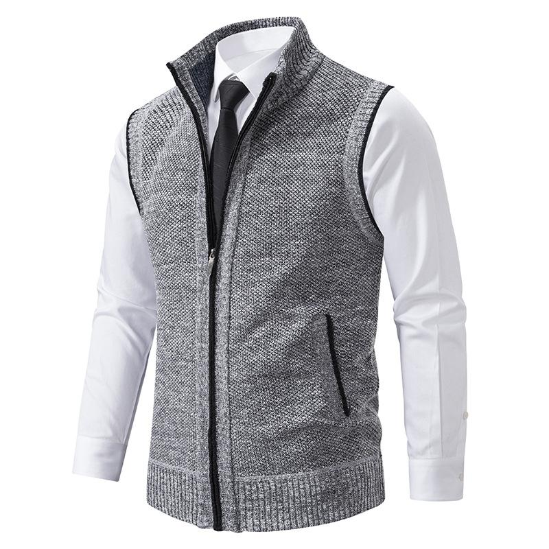 Strikket vest i klassisk stil, grå nuance, tidløs design. Perfekt til både mænd og kvinder, ideel til formelle og afslappede 