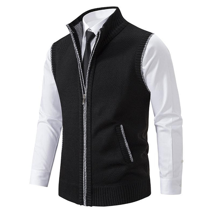 Strikket vest i klassisk stil, grå nuance, tidløs design. Perfekt til både mænd og kvinder, ideel til formelle og afslappede 