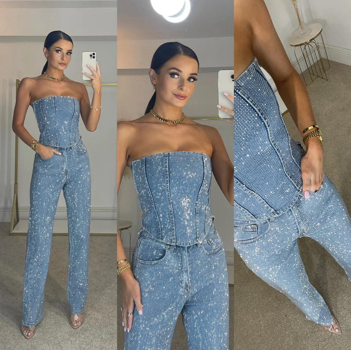 Denim stropløst bukkesæt til kvinder med glimtende detaljer. Trendy todelt sæt til fest og aftenmode.