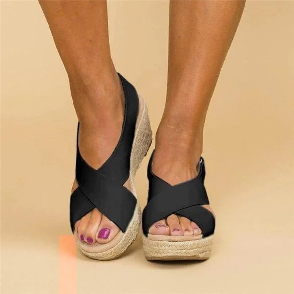 Taupe ortopædiske espadriller med kilehæl, elegante og komfortable, ideelle til hverdag og fest. Kvindesko i høj kvalitet.