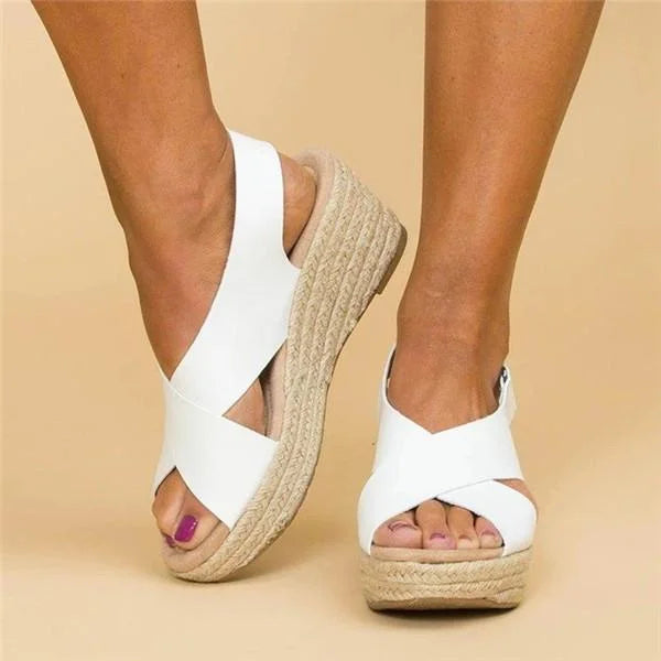 Taupe ortopædiske espadriller med kilehæl, elegante og komfortable, ideelle til hverdag og fest. Kvindesko i høj kvalitet.