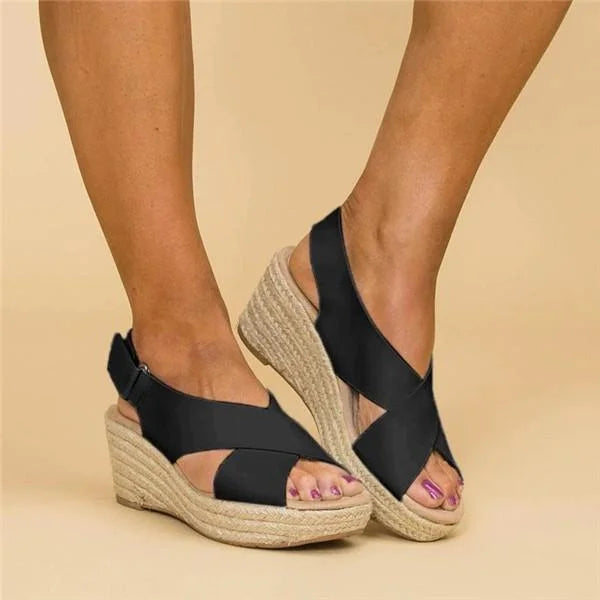 Taupe ortopædiske espadriller med kilehæl, elegante og komfortable, ideelle til hverdag og fest. Kvindesko i høj kvalitet.