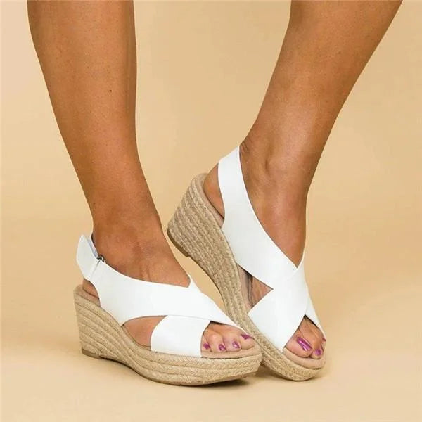 Taupe ortopædiske espadriller med kilehæl, elegante og komfortable, ideelle til hverdag og fest. Kvindesko i høj kvalitet.