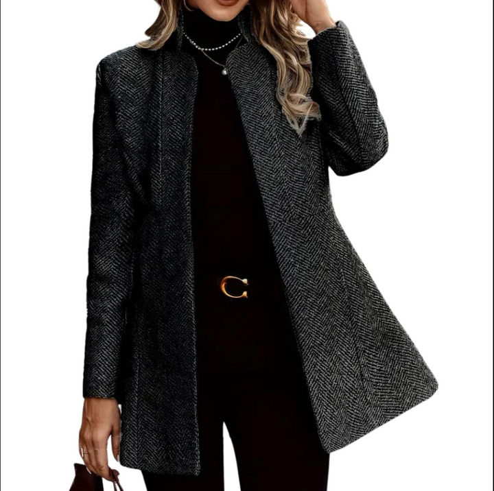 Elegant dameblazer med tidløst design, skræddersyet pasform og raffinerede detaljer, perfekt til enhver lejlighed.