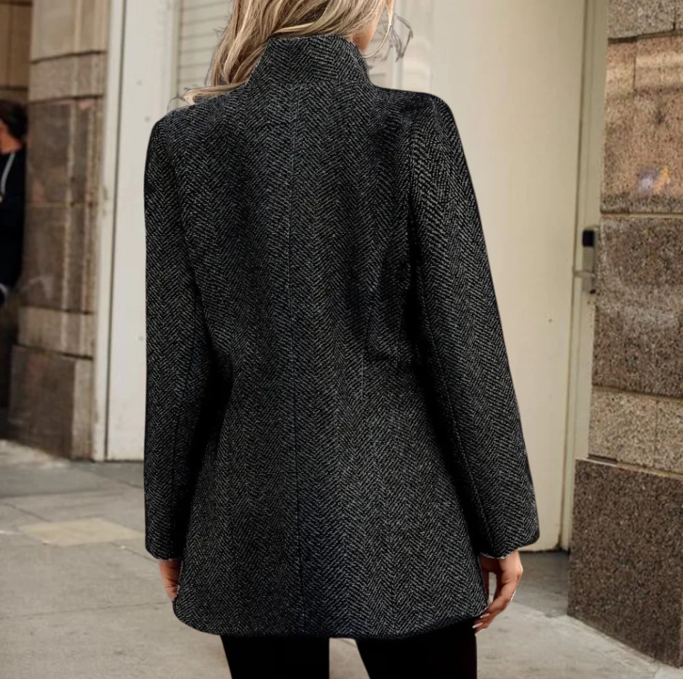 Elegant dameblazer med tidløst design, skræddersyet pasform og raffinerede detaljer, perfekt til enhver lejlighed.