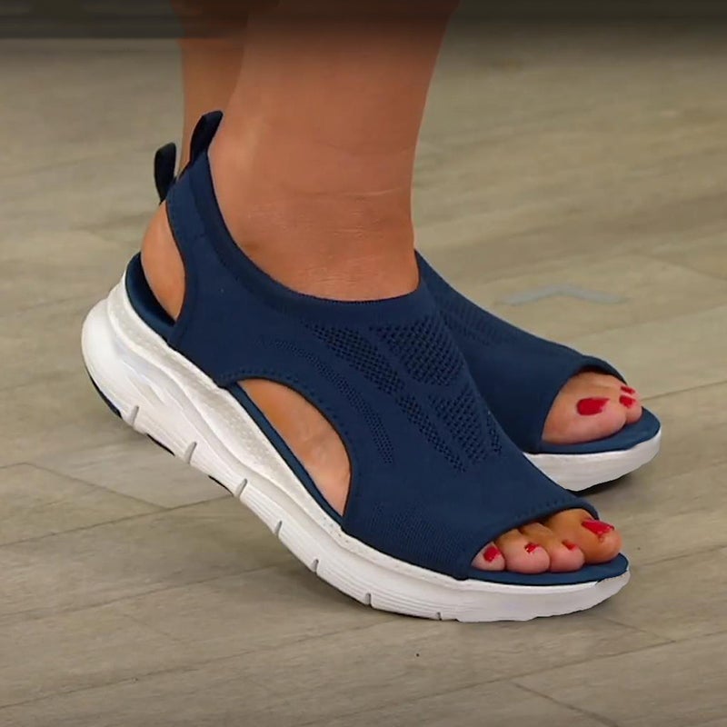 "Tina ortopædiske sandaler til kvinder i brun, bløde remme, robust sål, ortopædisk støtte til komfort og stil hele dagen."