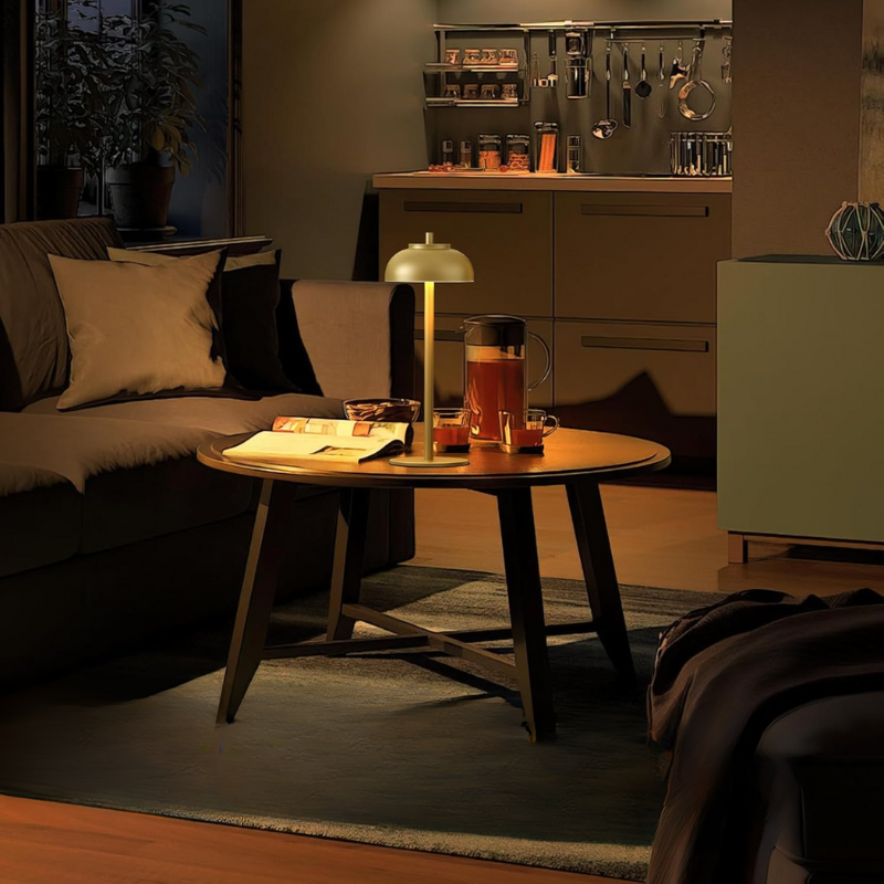 Trådløs bordlampe med elegant aluminiumsdesign og berøringskontrol, justerbar lysfarve og lang batterilevetid.