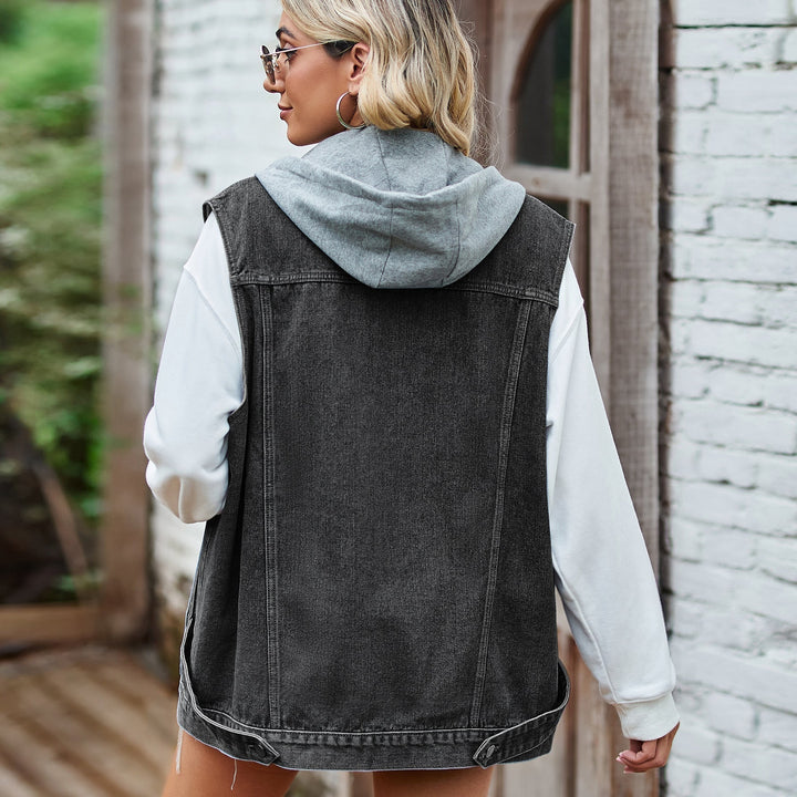 "Trendy blå denim kvindevest i bomuld med afslappet pasform og rummelige lommer, perfekt til hverdagsbrug."