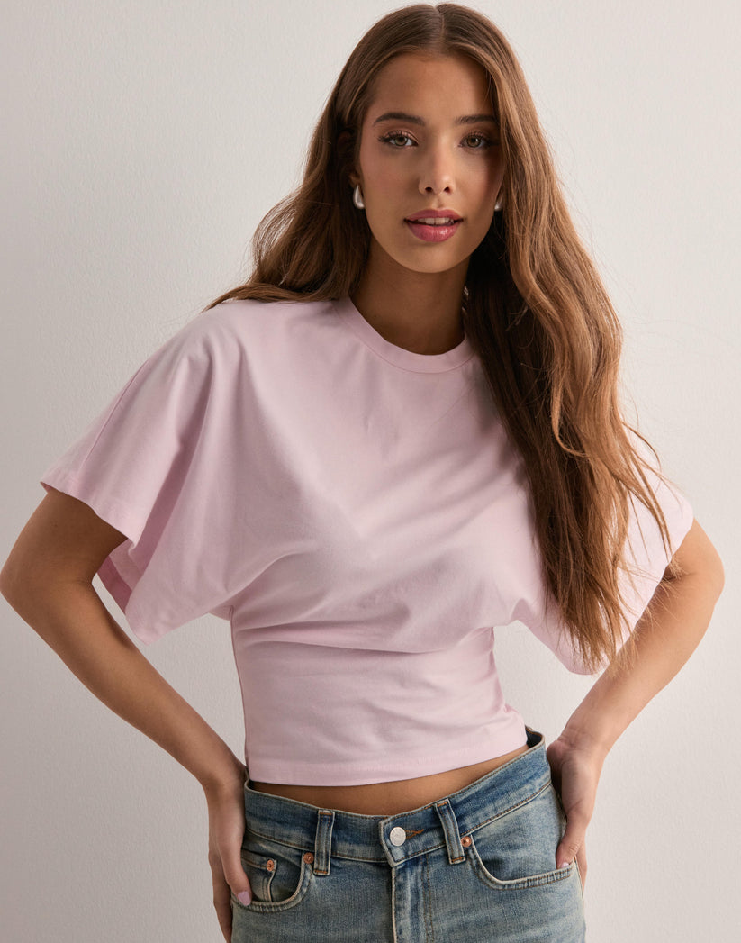 Trendy kvinders crop top med flagermusærmer & tætsiddende talje. Perfekt sommerbluse.