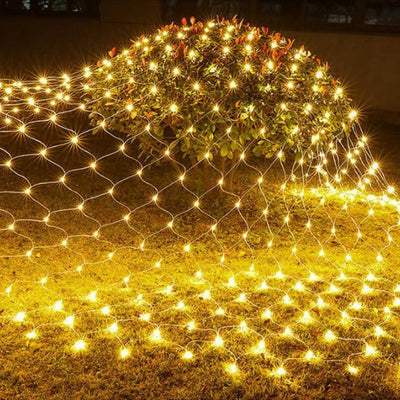 "TwinkleMesh havelamper lysnet over busk, vejrbestandig LED-belysning, energibesparende haveindretning"