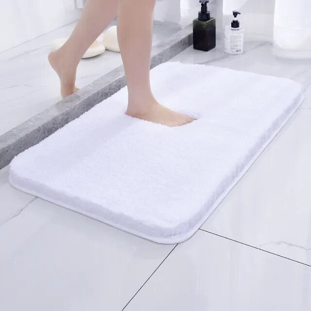 Ultra-blød antiskrid badeværelsesmåtte i beige mikrofiber, stilfuldt design, hurtigtørrende, perfekt til sikker badeglæde.
