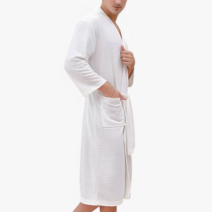 Unisex badekåbe i en behagelig stil med V-hals, justerbart bælte og praktiske lommer, designet for optimal komfort og et stilfuldt udtryk.