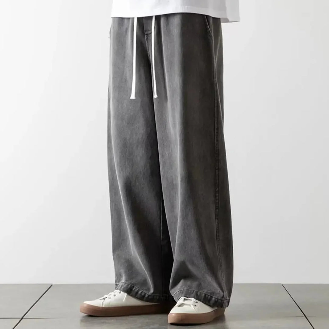 Baggy fit unisex jeans med elastisk talje. Optimal komfort og en moderne, afslappet stil.