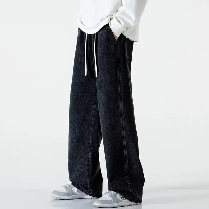 Komfortable baggy jeans med elastisk talje. Unisex bukser til en afslappet og moderne stil.