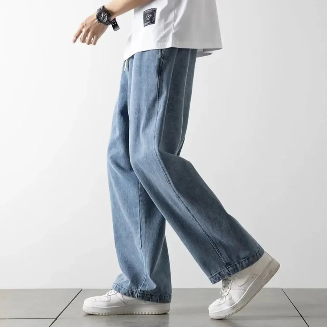 Blå unisex baggy jeans med elastisk talje. Perfekt til komfort og moderne streetwear.