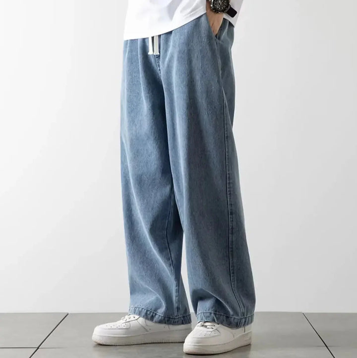 Sorte unisex baggy jeans med elastisk talje. Stilfulde og komfortable til hverdagsmode.