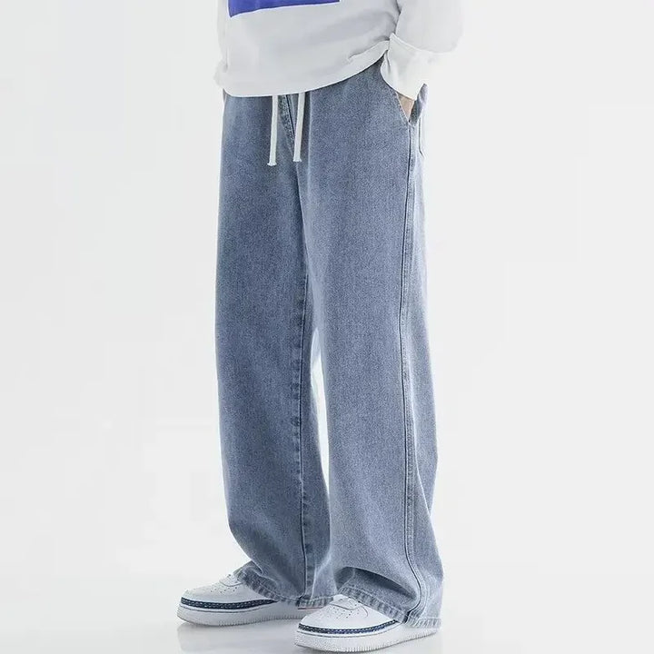 Grå unisex baggy jeans med elastisk talje. Afslappet fit og moderne look til streetwear.