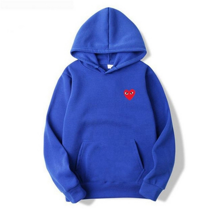 Trendy unisex hættetrøje med hjerte detalje. En komfortabel overdel, perfekt til moderne streetwear og afslappet mode.