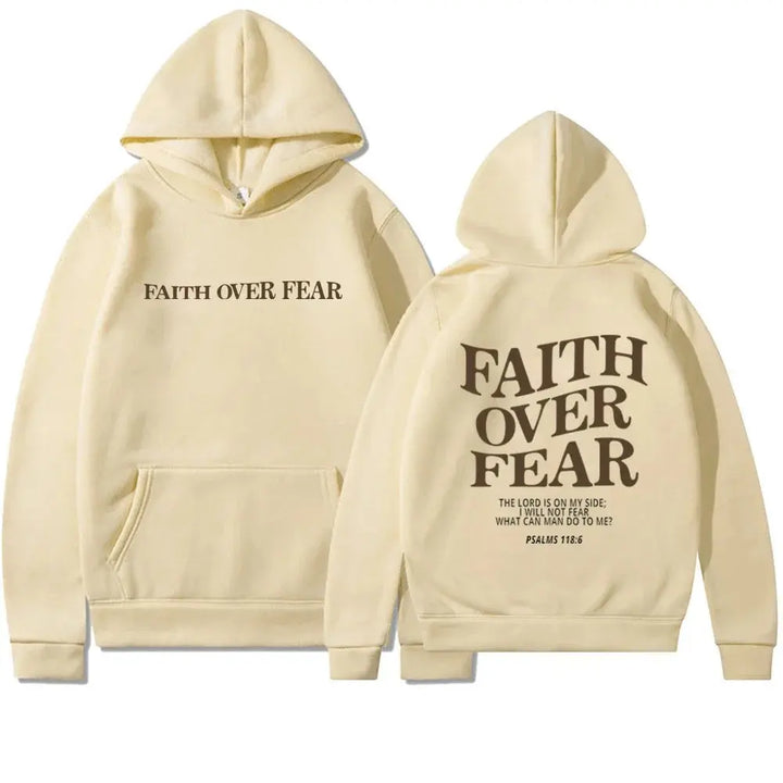 Stilfuld streetwear hættetrøje med det inspirerende budskab 'Tro Frem For Frygt' for unisex brug.