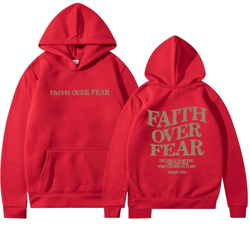 Moderne unisex hoodie med kraftfuldt 'Tro Frem For Frygt' statement, perfekt til streetwear looket.