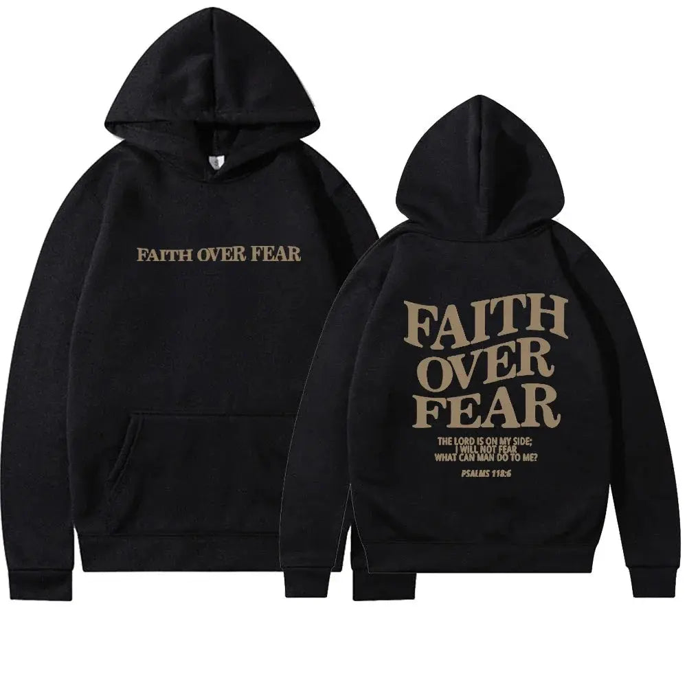 Streetwear unisex hættetrøje med 'Tro Frem For Frygt' som statement, perfekt til en afslappet stil.