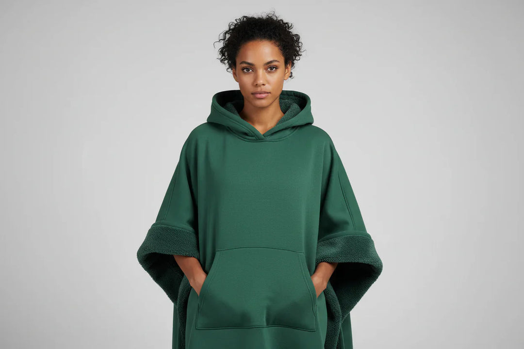 Unisex hygge hoodie tæppe i blød plys. Perfekt til afslapning og varme derhjemme.