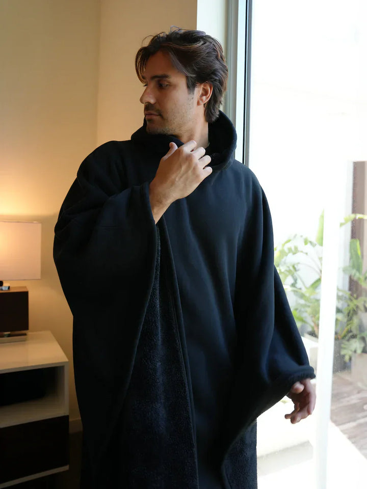 Blødt og stort hoodie tæppe, one size. Essentiel for hygge og afslapning i hjemmet.