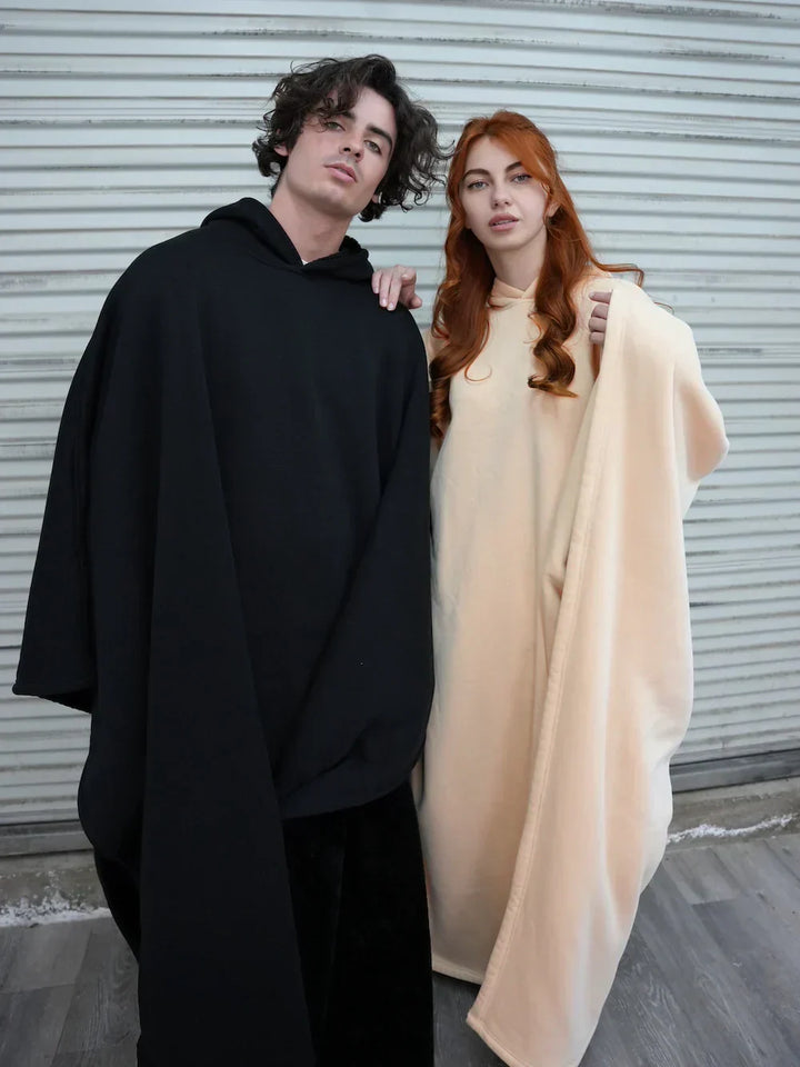 Afslappende hoodie tæppe med en oversized pasform. Perfekt hyggetøj for både ham og hende.