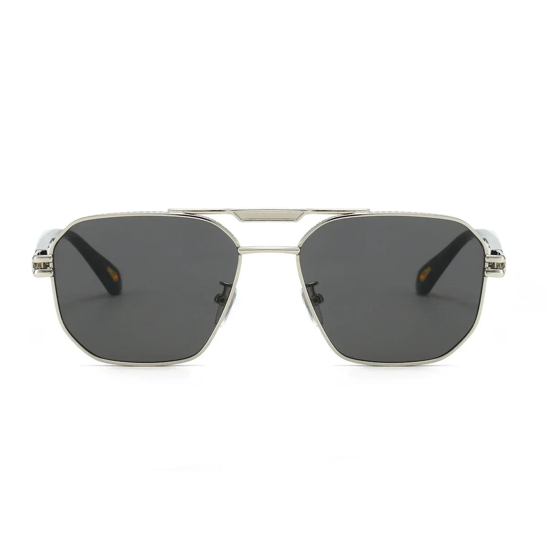 Unisex solbriller i metal med UV400 og anti-refleks glas, vist på en solrig dag for øjenbeskyttelse.